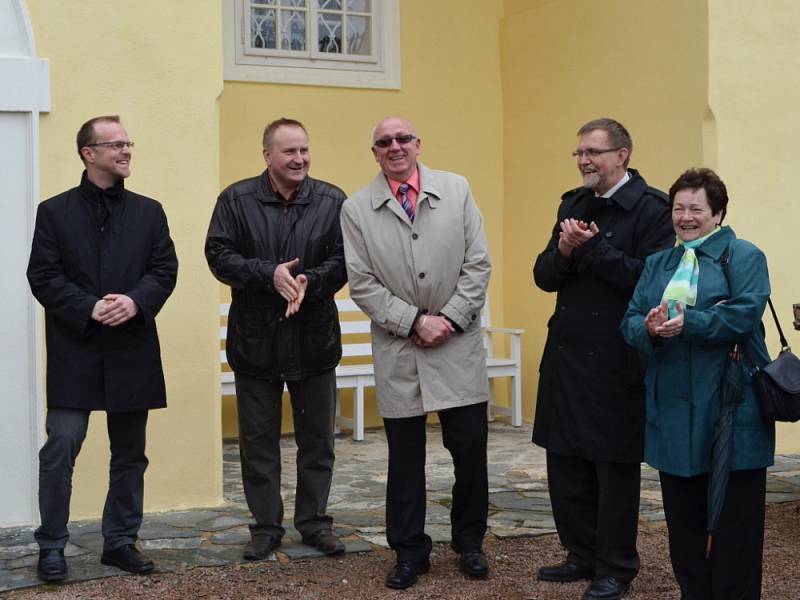 HRAD SVOJANOV se o víkendu předvedl ve celé své kráse. Návštěvníci se přenesli do 19. století. Opravené sídlo žilo svůj život téměř jako před lety.  