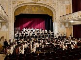 Úterní koncert studentského orchstru z Nara v litomyšlském Smetanově domě.