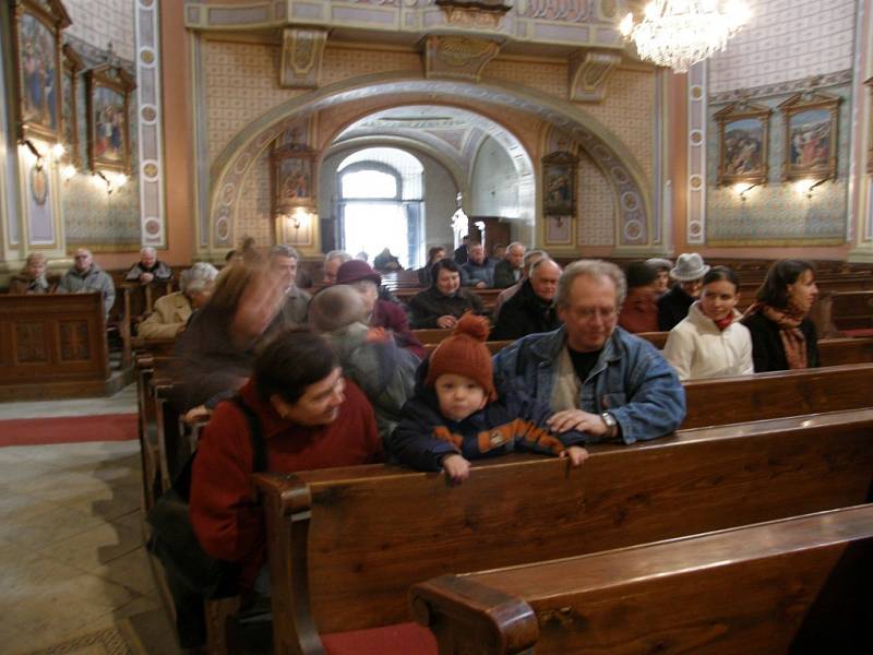 Arcibiskup olomoucký a metropolita moravský Jan Graubner  celebroval mši svatou v kostele sv. Anny v Radiměři