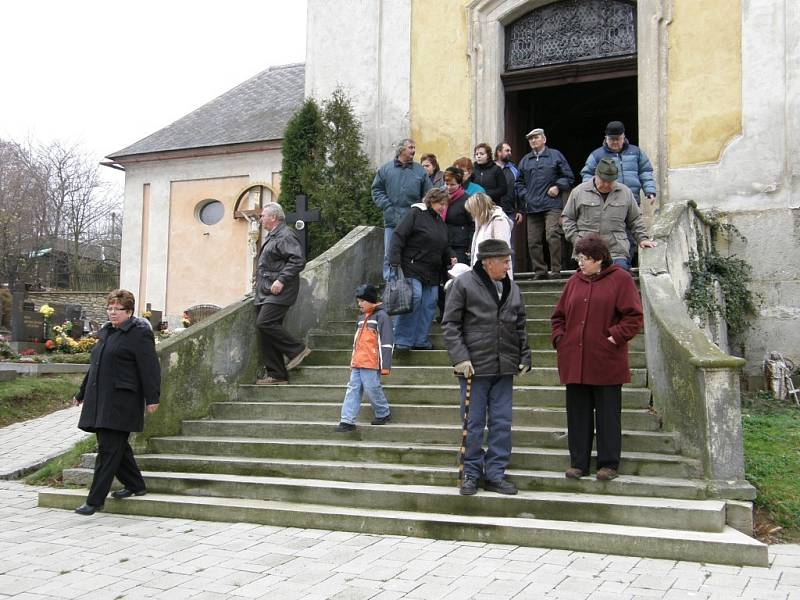 Arcibiskup olomoucký a metropolita moravský Jan Graubner  celebroval mši svatou v kostele sv. Anny v Radiměři