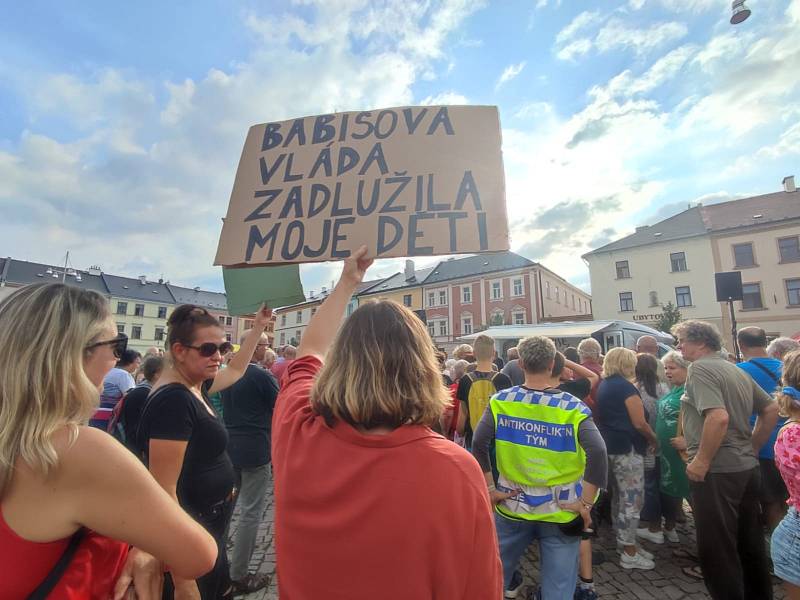 Na náměstí se rozhořely první spory mezi příznivci a odpůrci Andreje Babiše