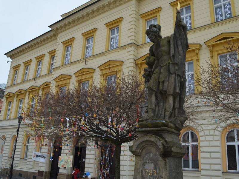 SVITAVSKÉ VELIKONOCE vypukly tradičně už ve středu. Děti se v dílničkách seznamovaly s lidovými zvyky.  Na náměstí nechyběl jarmark a zookoutek s ovečkami.