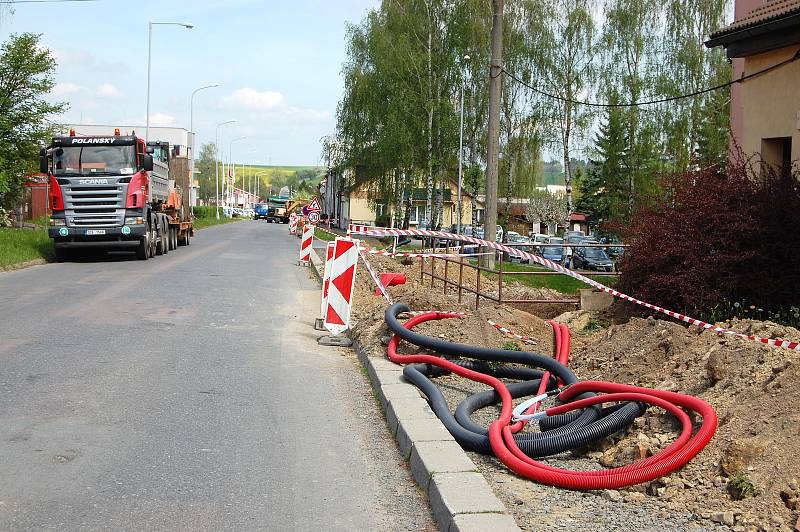 OPRAVY CHODNÍKU na ulici Střítežská.