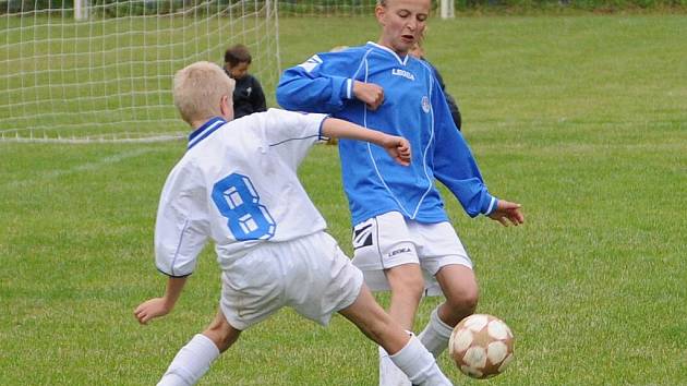 Počtvrté se v závěru fotbalové sezony sešly v obci pod Cimburkem fotbalové přípravky na turnaji nazvaném Miltra Cup.