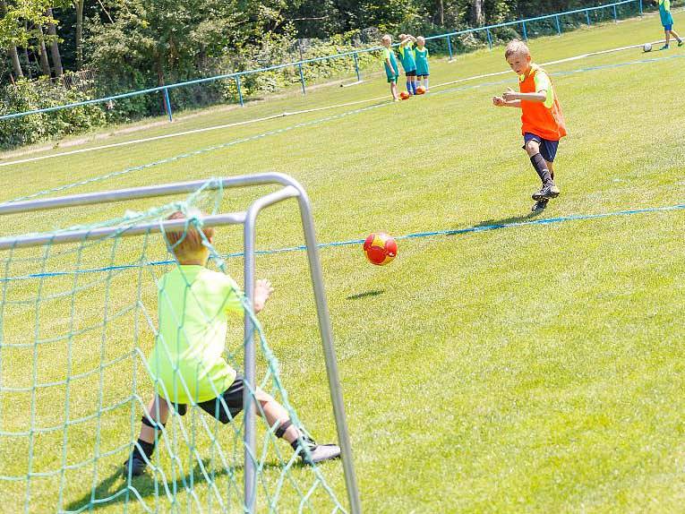 Aktivity na kempu se neomezovaly pouze na fotbal a sport. Dobrá nálada ze všech účastníků jenom sršela.