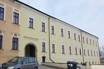 K vraždě došlo na ubytovně v Jevíčku, kde oběť i  vrah bydleli ve stejném pokoji. 