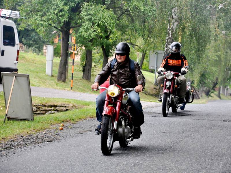 Orientační závod veteránů regionem Toulovcovy Maštale.