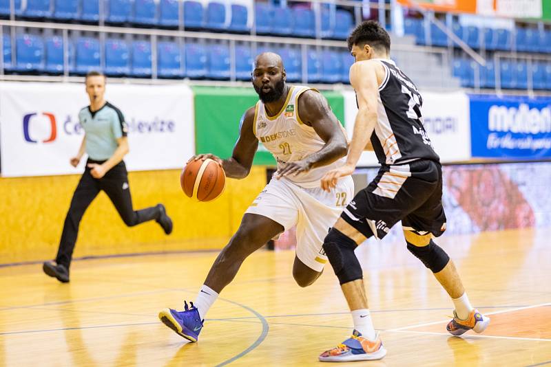 Dekstone Tuři Svitavy vs. Královští sokoli Hradec Králové (80:76).