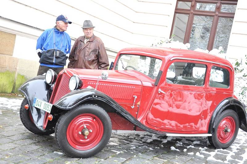 Milovníci starých strojů slavili výročí republiky