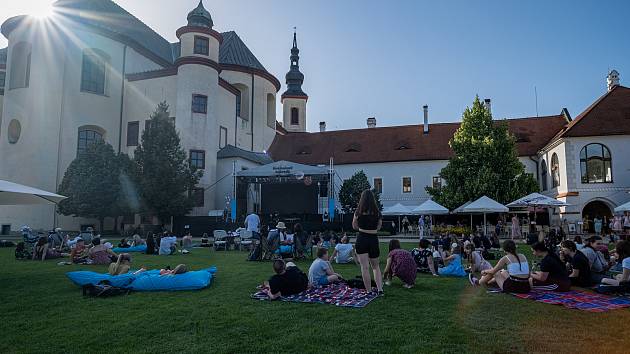 Free zóna festivalu Litomyšl v Klášterních zahradách žije hudbou každý den. Foto: Foto: Ivan Krejza (Festivalové zahrady)