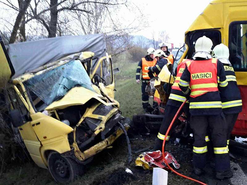 U Opatova došlo ke střetu dvou dodávek. Foto: HZS Pak