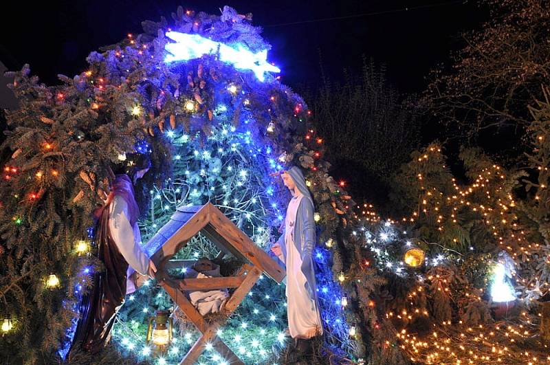 Chotovice září! Na domě se rozsvítilo dvacet devět tisíc žárovek