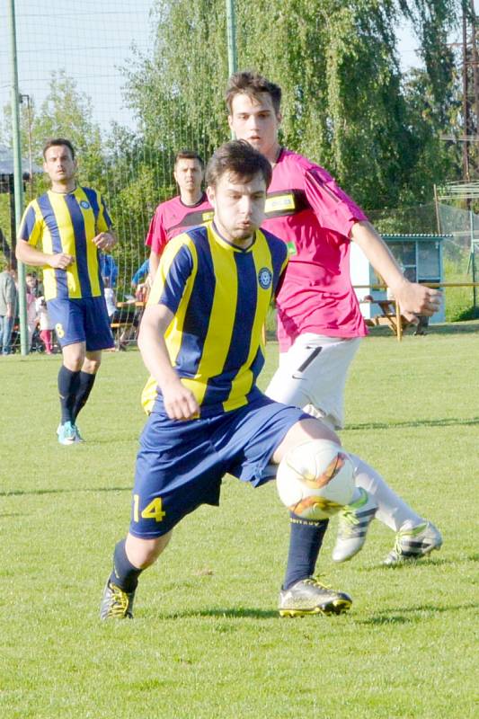 Svitavští fotbalisté uspěli na českotřebovském trávníku.