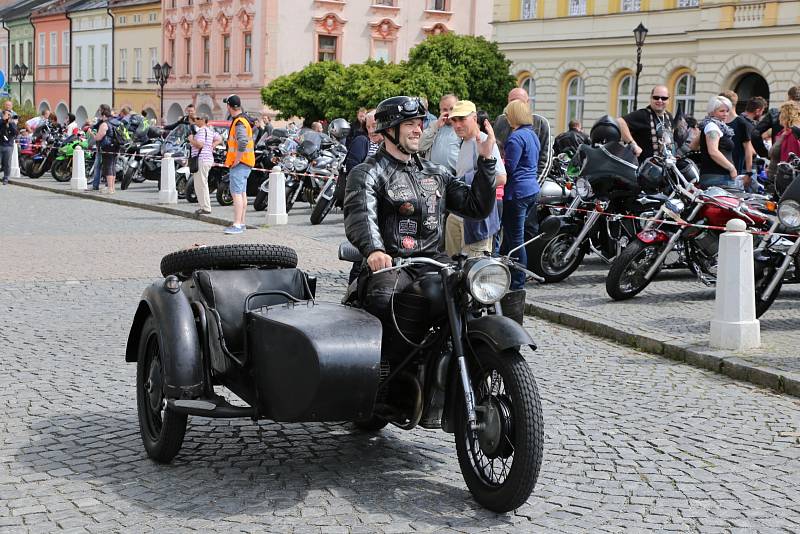 Zahájení motorkářské sezóny a žehnání ve Svitavách.