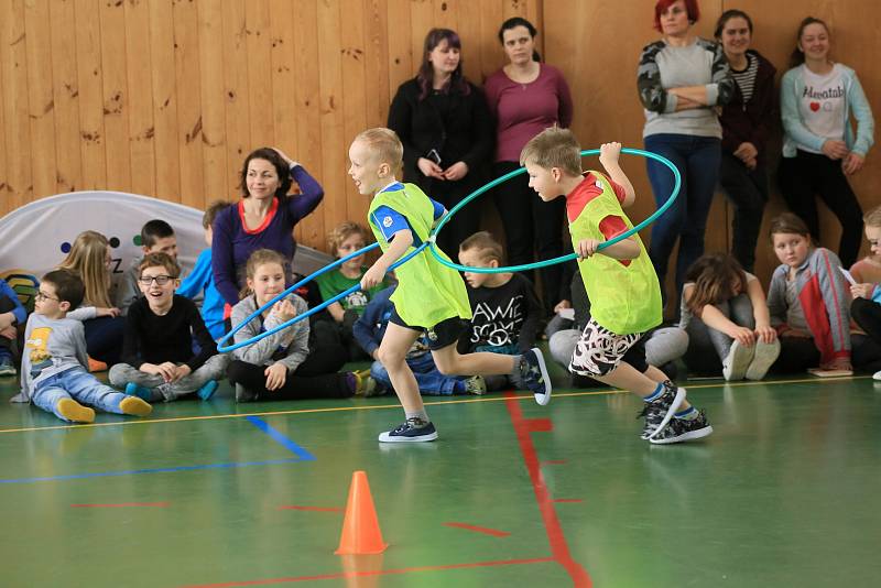 Školáci v Jevíčku si zatrénovali s výškařkou Michaelou Hrubou.