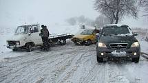 Havárie osobního vozu Škoda Felicie na silnici ze Svitav na Moravskou Třebovou. 