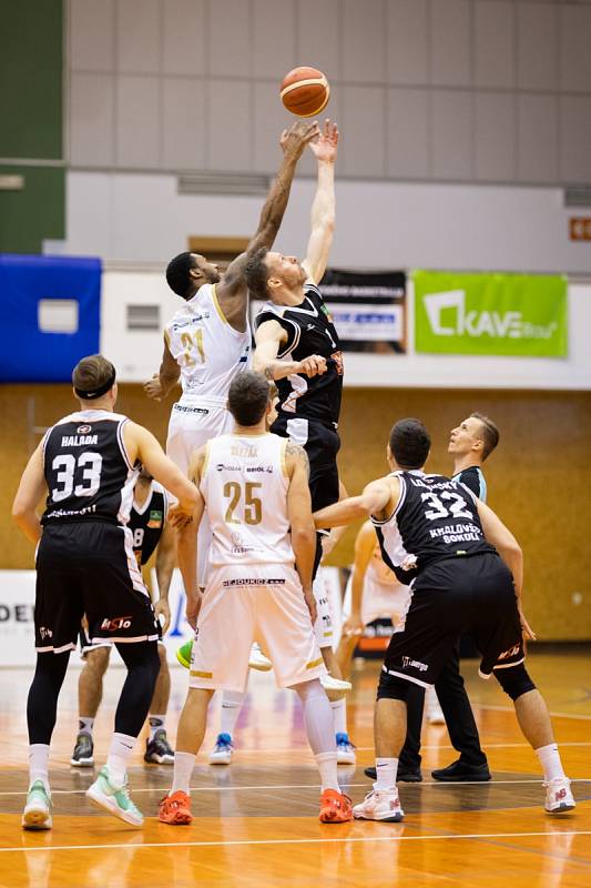 Dekstone Tuři Svitavy vs. Královští sokoli Hradec Králové (80:76).