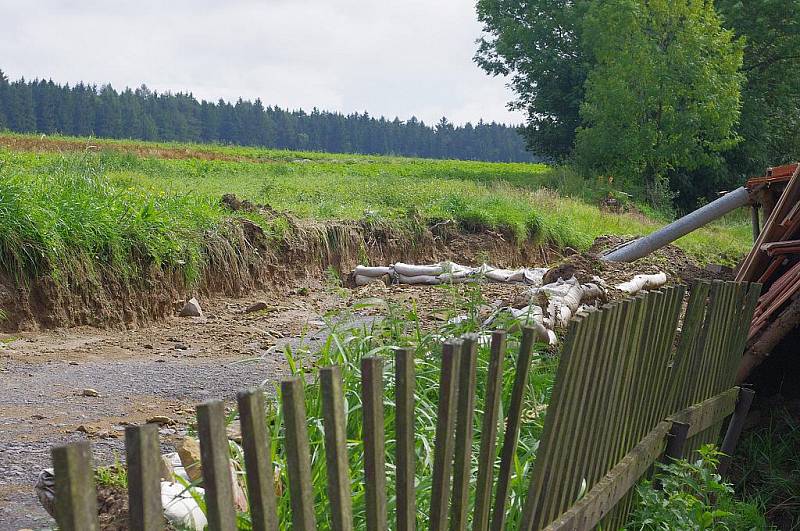 Pomezí zasáhl v pondělí odpoledne přívalový déšť.