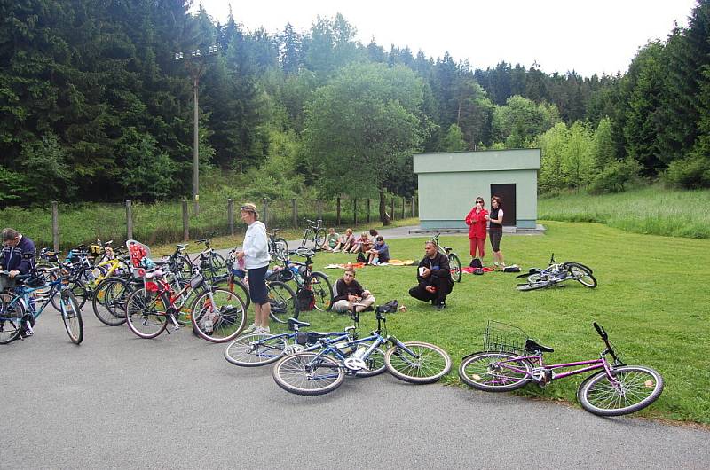 Cyklisté na exkurzi přivaděčů.