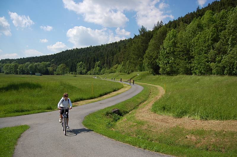 Cyklisté na exkurzi přivaděčů.