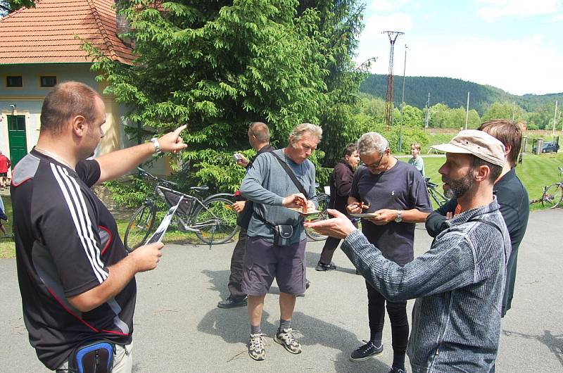 Cyklisté na exkurzi přivaděčů.