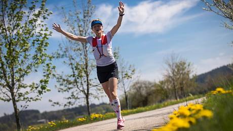 Andrea Stejskalová z Litomyšle jako první Češka uběhla celý Vltava run, tedy 360 km, sama. Foto: Vltava run