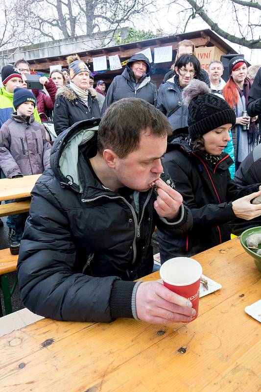 Za tři minuty pozřel Jaroslav Němec 1,2 kilogramu jitrnic.