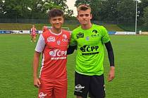 Jakub Hnát (vpravo) a Dominik Fejt v přípravném utkání FK Pardubice U16.