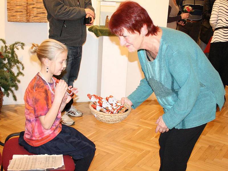 Figurky přitahují především děti. Hledají mezi nimi Tři krále i malého Ježíška. Ve výstavních sálech svitavského muzea je vystaveno zhruba dvacet betlémů. Ty nejstarší se dochovaly až z 18. století. Největší mají kolem šesti metrů. 