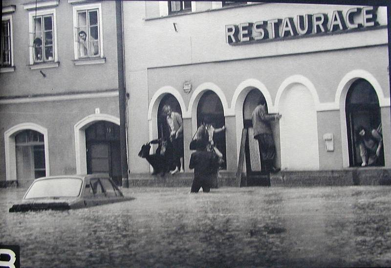 17. května 1984 postihla náměstí v Litomyšli rychlá povodeň.