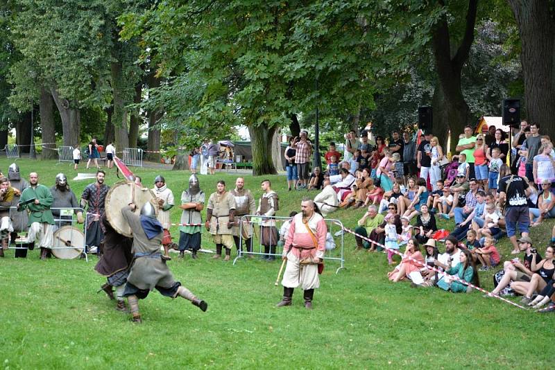 Druhý ročník historického festivalu Bitva na políčkách.