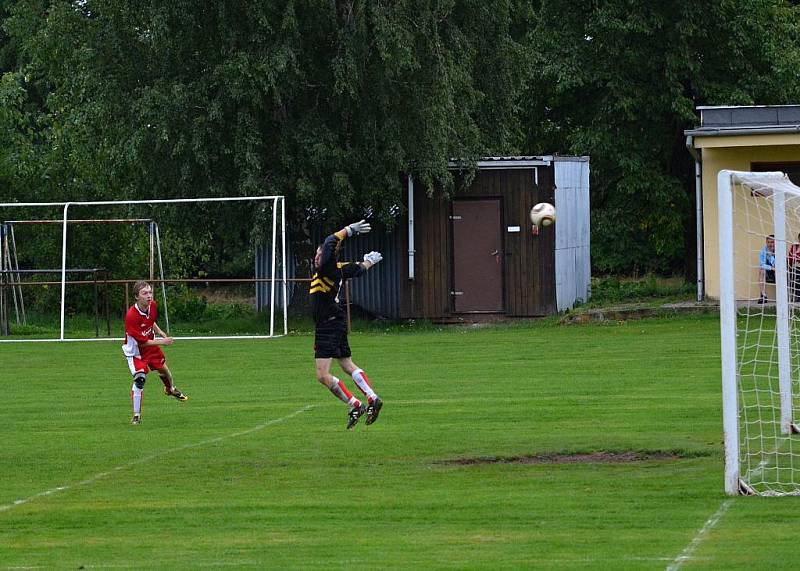 Pouze hodinu hry se morašičtí fotbalisté jakž takž vydrželi bránit herní převaze Svitav. V závěru pod neustávajícím náporem kapitulovali a byli nakonec rádi, že se vyhnuli dvouciferné porážce.    