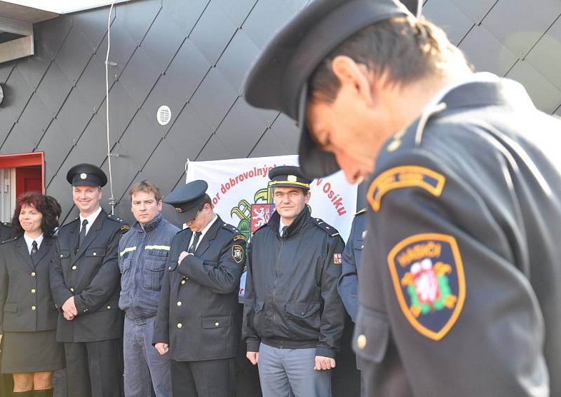 Hasiči v Osíku otevřeli zmodernizovanou zbrojnici.