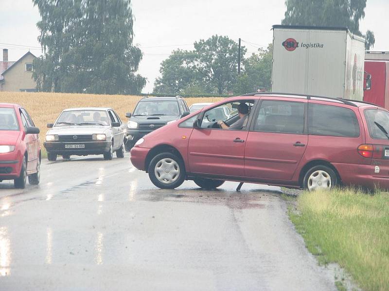 Průtrž mračen zkomplikovala dopravu na Svitavsku.