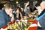 Šachisté z devíti zemí Evropy se utkali na turnaji České šachové Vánoce. Věkový rozdíl mezi nejmladším a nejstarším hráčem turnaje je šedesát pět let.