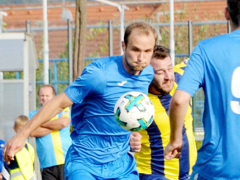 Z okresního derby na Svitavském stadionu.