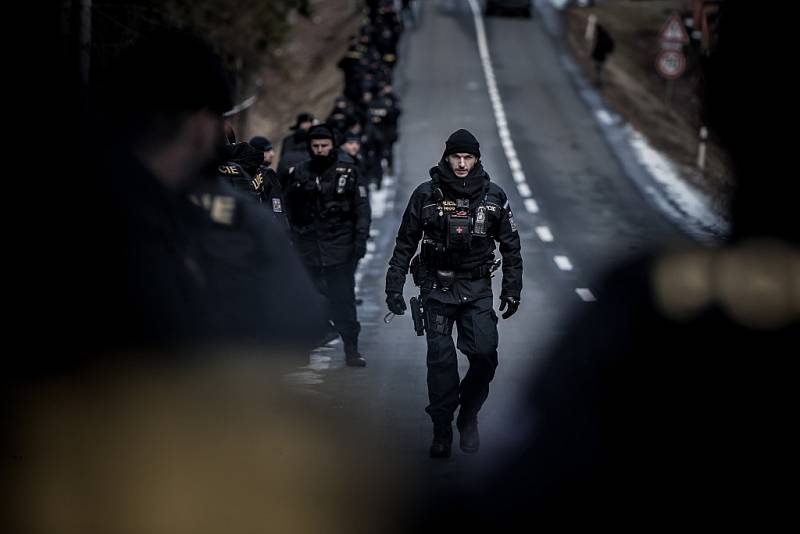 Policie v sobotu prohledala prostor uzavřené zóny mimo areál Poličských strojíren.