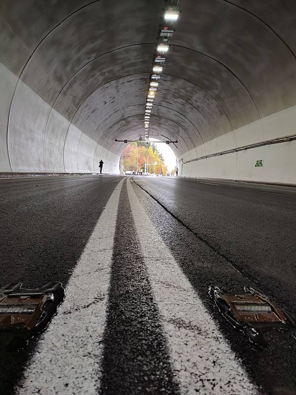 Hřebečský tunel je po celkové rekonstrukci znovu otevřený.