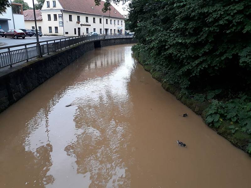 Loučná v Litomyšli nedosahuje ani prvního povodňového stupně