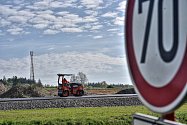 Výstavba dálnice D35 v úseku Janov - Opatovec pokračuje, blíží se stavba estakády.