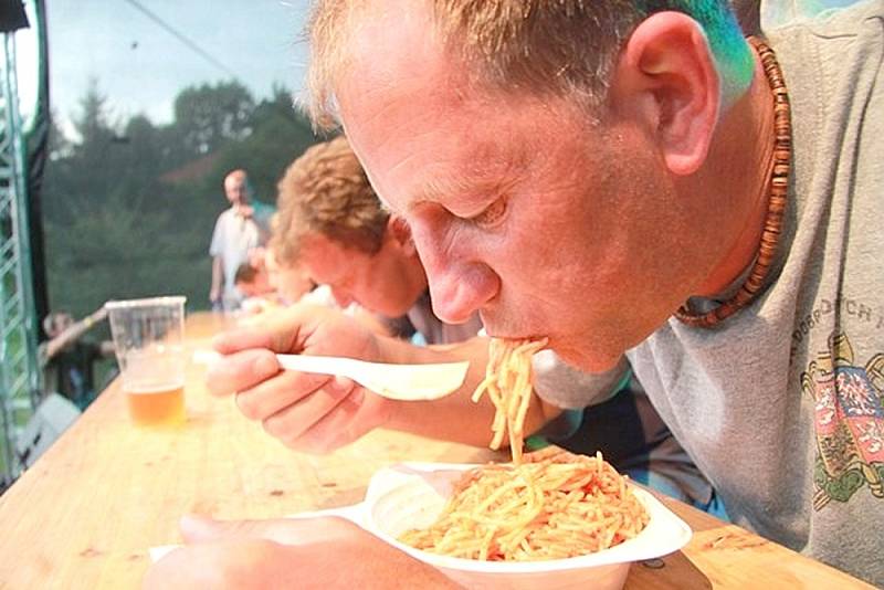 SOUTĚŽ o největšího jedlíka na Slavnostech těstovin v Boršově vyhrál Jaroslav Němec.