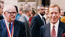Václav Havel jako prezident uspořádal v roce 1994 setkání sedmi evropských prezidentů v Litomyšli. Tehdy je vítal starosta Miroslav Brýdl. 