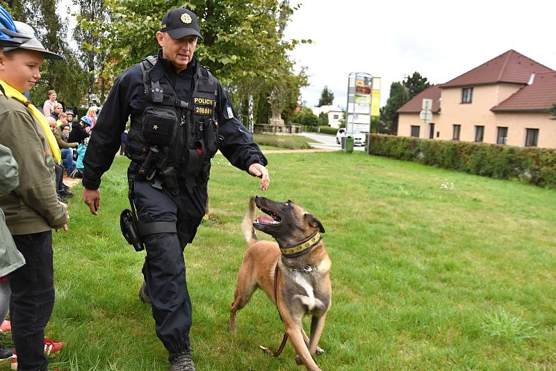 Střelba a zásah policejních psů v Dolním Újezdu