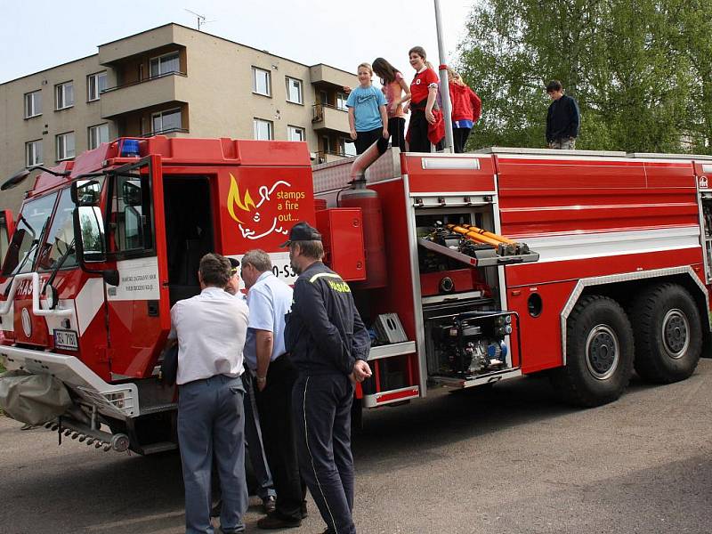 Žáci z prvních až pátých tříd ze Základní školy v Brněnci si v pátek prověřili znalosti pravidel silničního provozu. 