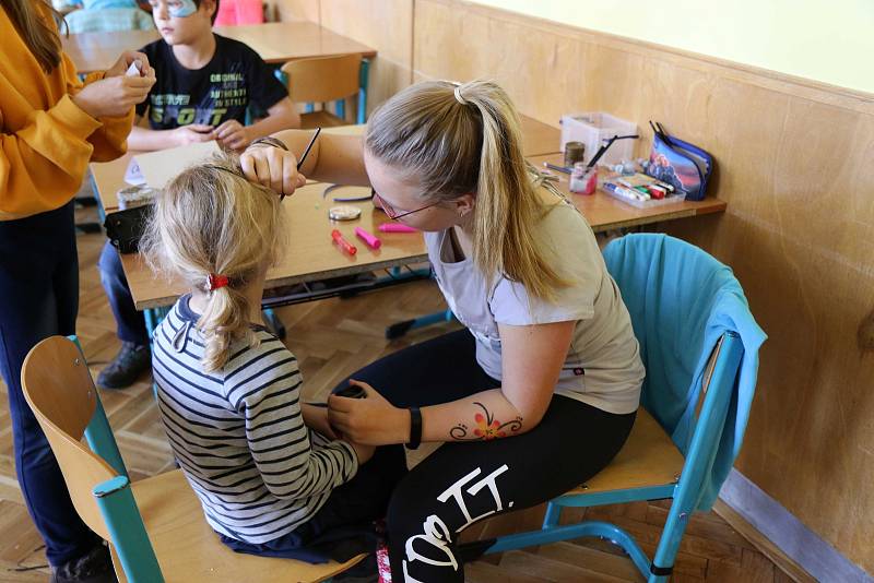 Gymnazisté uspořádali dobročinnou akci.