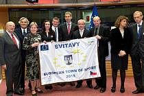Zástupci města přivezli z Bruselu ocenění pro Evropské město sportu na rok 2015.