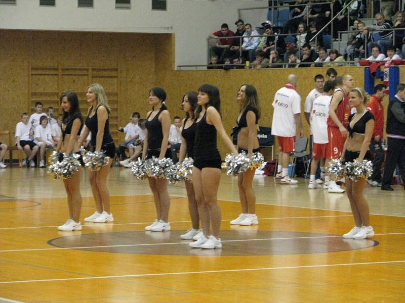 Zápas Mattoni NBL: USK Praha vs.ČEZ Basketball Nymburk ve Svitavách.