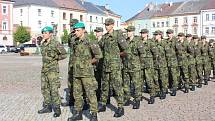 Studenti vojenské školy v Moravské Třebové mají za sebou první dny v kanadách a maskáčích. Ještě nikdo z prváků studium nevzdal.