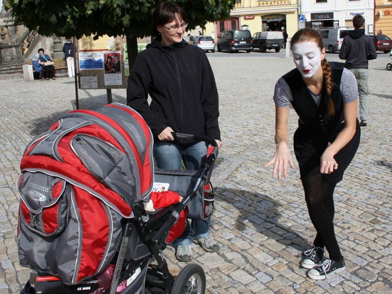 Na mezinárodní festival pantomimy přijeli do Poličky mimové z různých koutů Evropy.