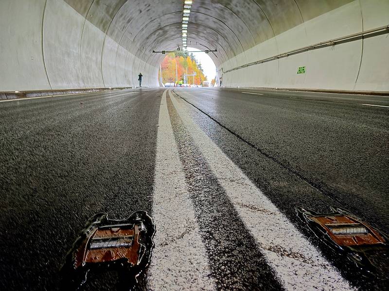 Hřebečský tunel je po celkové rekonstrukci znovu otevřený.